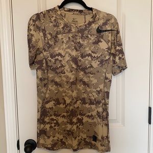 Nike Pro Hyper Cool Fitted Tee